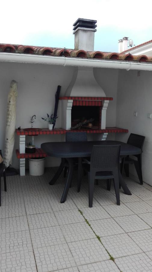 Casinha Res Do Chao Na Nazare Com Quintal E Barbecue Villa Exteriör bild